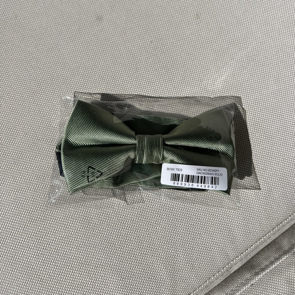 NEW! The Tie Bar - sage green grosgrain bow tie, brand new in packaging - Picture 1 of 4